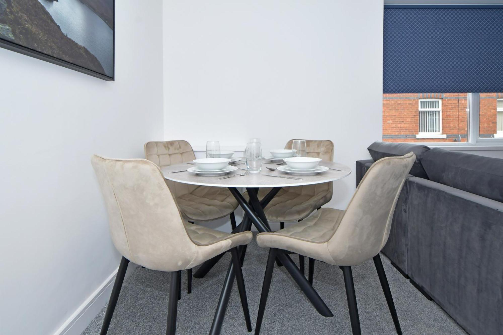 Sapphire Apartments By Yourstays - Luxury 2 Bedroom Apartments In Crewe Eksteriør bilde