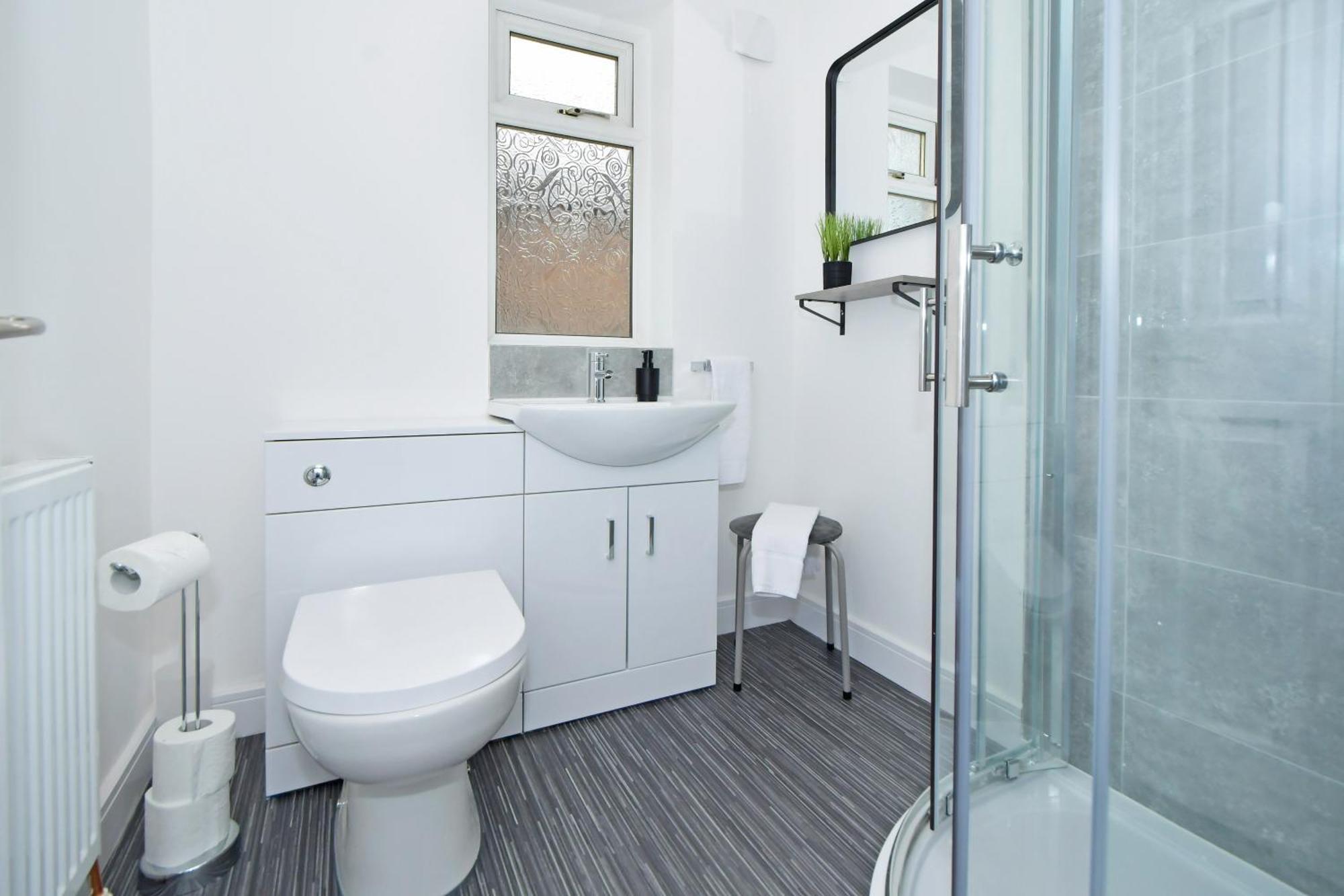 Sapphire Apartments By Yourstays - Luxury 2 Bedroom Apartments In Crewe Eksteriør bilde