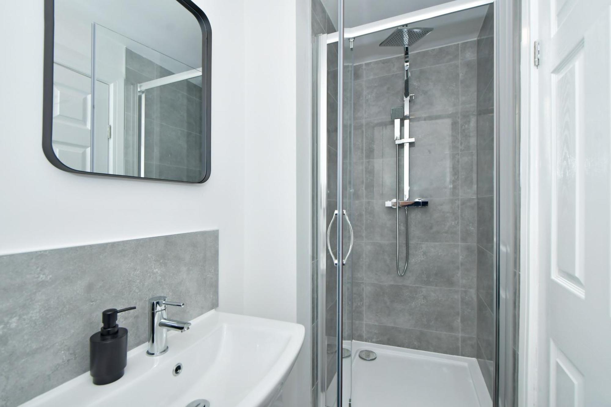 Sapphire Apartments By Yourstays - Luxury 2 Bedroom Apartments In Crewe Eksteriør bilde
