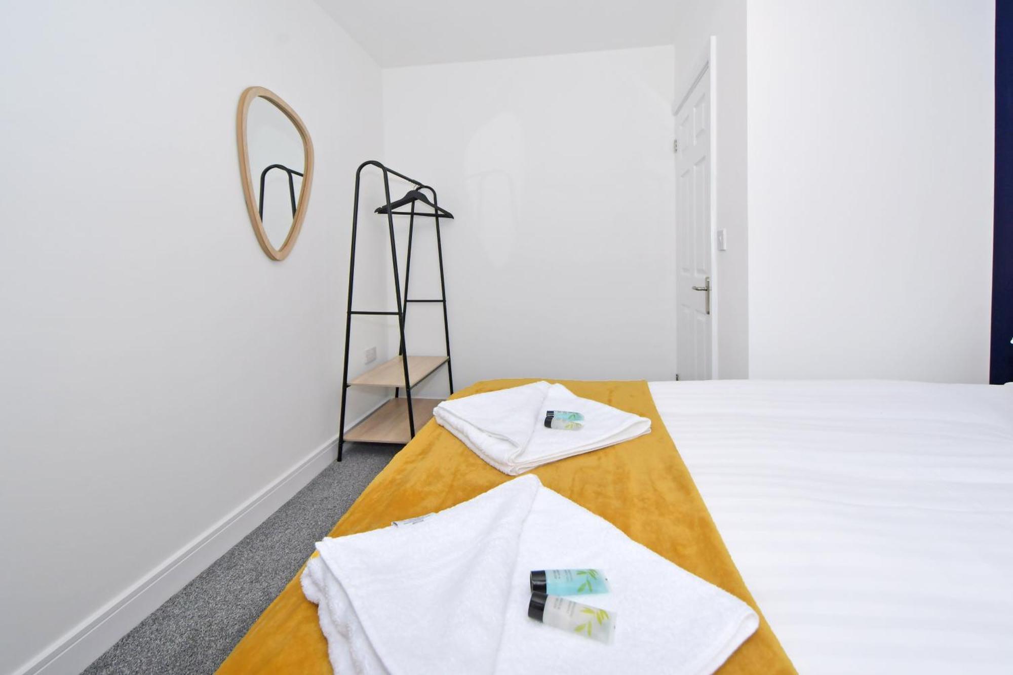 Sapphire Apartments By Yourstays - Luxury 2 Bedroom Apartments In Crewe Eksteriør bilde